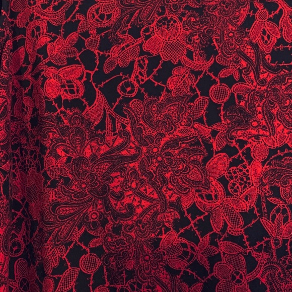 Catherine’s red lace dress - Picture 2 of 3